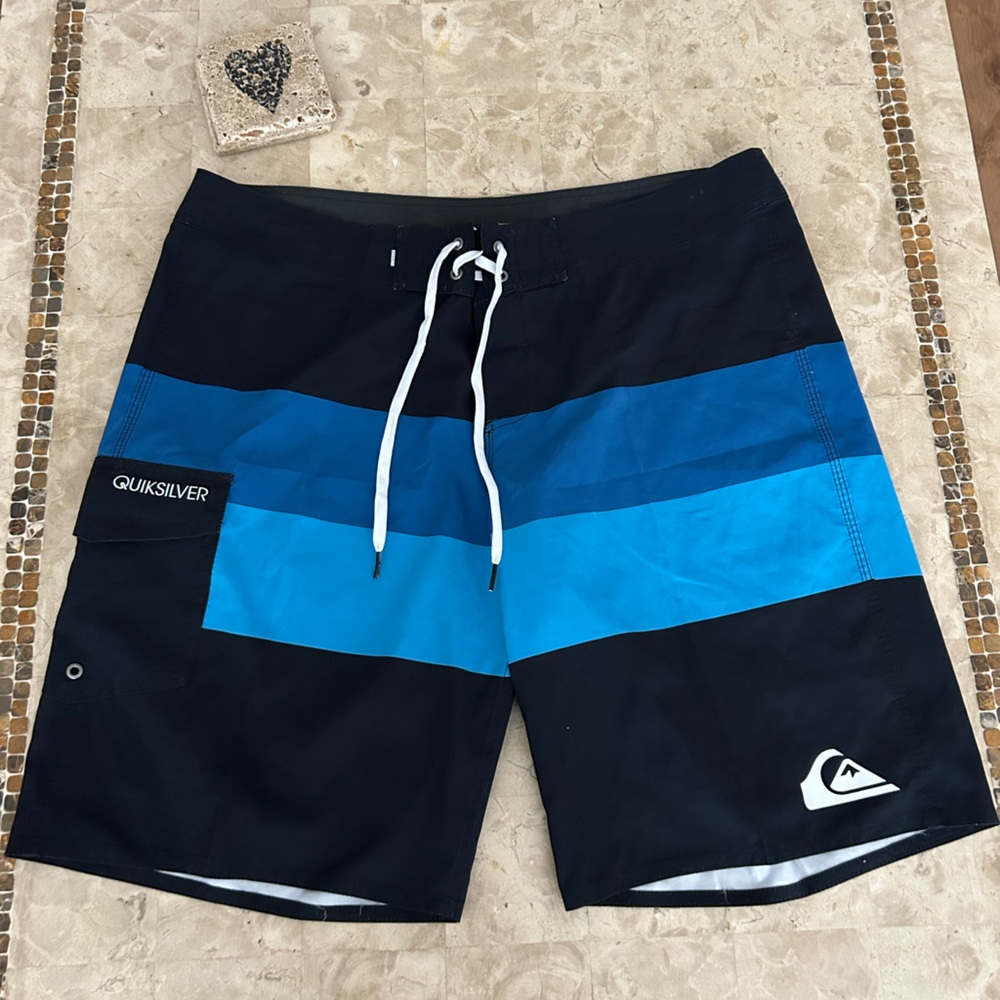 Quiksilver Men's Swim/ BoardShorts Lightweight Velcro /Tie Black/ Blue Size 38